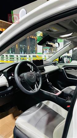 تۆیۆتا ڕاڤ 4